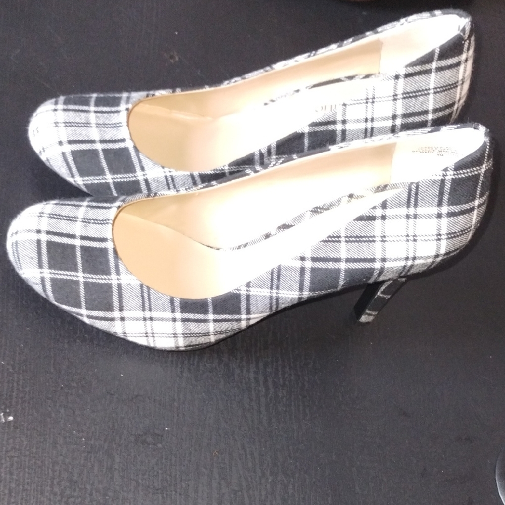 Kelly & Katie Black and White Heels Classic Pumps